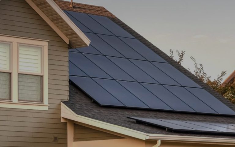 Rooftop_Solar_Panels-768x538