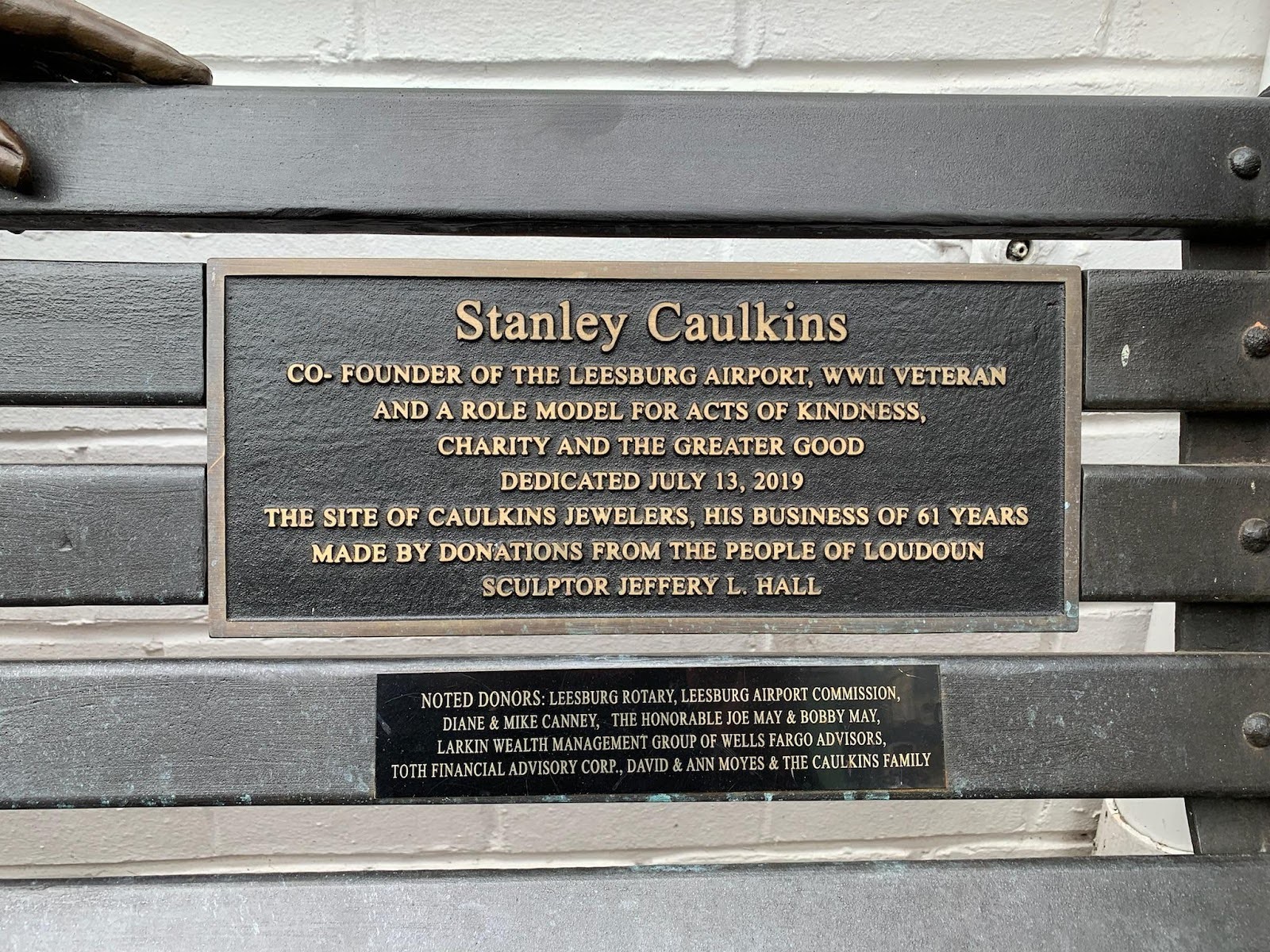 Plaque about Stanley Caulkins and his sculpture