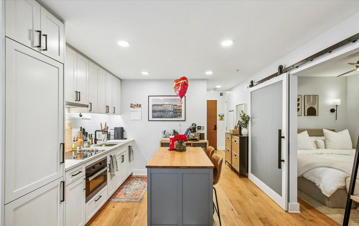 1211 Van St SE #902 kitchen